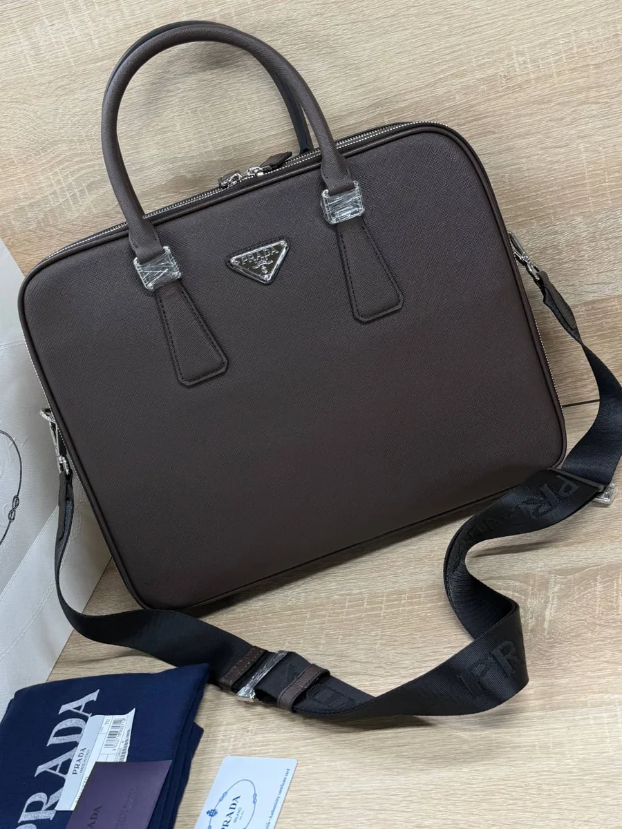 346990_1 Мужской портфель Prada коричневого цвета, артикул 346990
