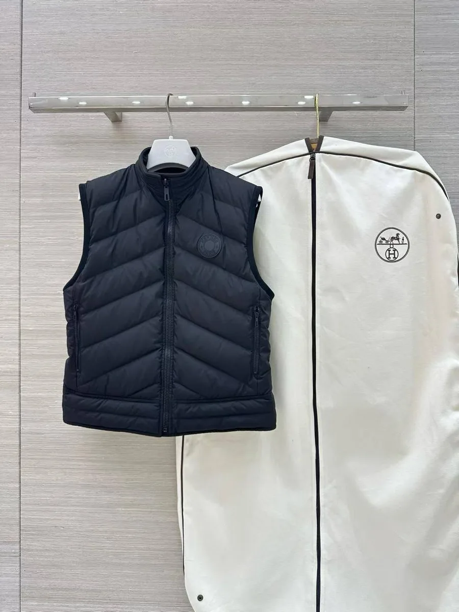 346999_1 Женская безрукавка Hermes чёрного цвета, артикул 346999