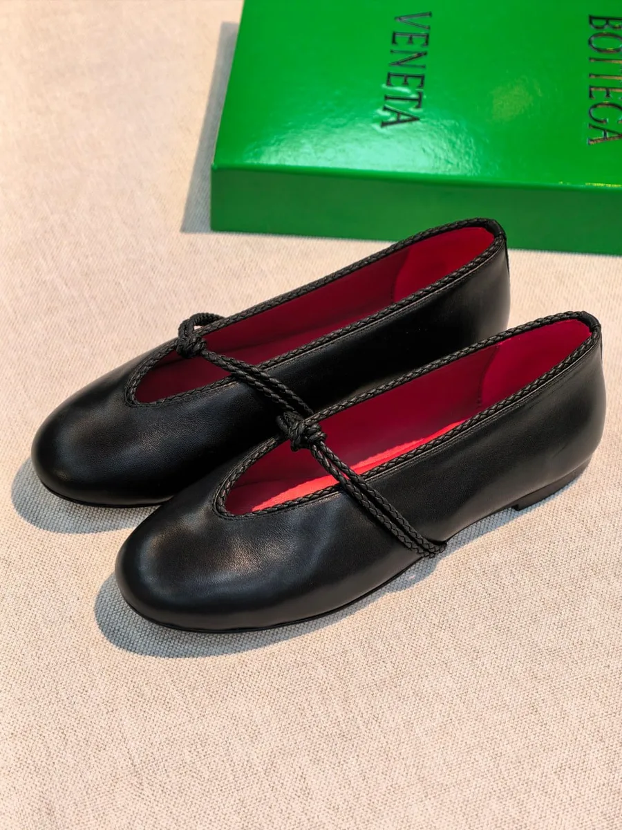347061_1 Женские балетки Bottega Veneta чёрного цвета, артикул 347061