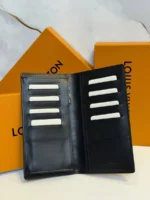 Мужское портмоне Louis Vuitton чёрного цвета, артикул 347132 — фото 3