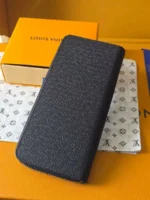 Мужское портмоне Louis Vuitton чёрного цвета, артикул 347136 — фото 2