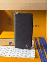 Мужское портмоне Louis Vuitton чёрного цвета, артикул 347136 — фото 3