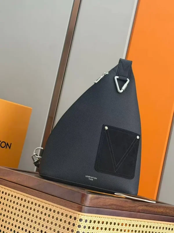 Сумка слинг LOUIS VUITTON