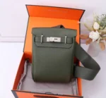 Мужская сумка-слинг Hermes цвета хаки, артикул 347141