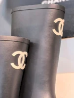 Женские сапоги Chanel чёрного цвета, артикул 347460 — фото 4