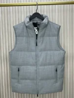 Мужская безрукавка Kiton серого цвета, артикул 347585