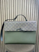 Мужской портфель Louis Vuitton зелёного цвета, артикул 347605