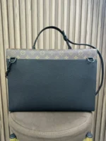 Мужской портфель Louis Vuitton чёрного цвета, артикул 347606 — фото 2