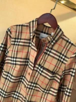 Женская рубашка Burberry бежевого цвета, артикул 347700 — фото 3