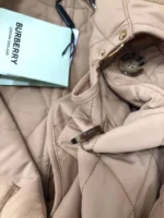 Женская куртка Burberry бежевого цвета, артикул 347701 — фото 6