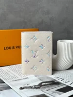 Мужская обложка Louis Vuitton белого цвета, артикул 347738