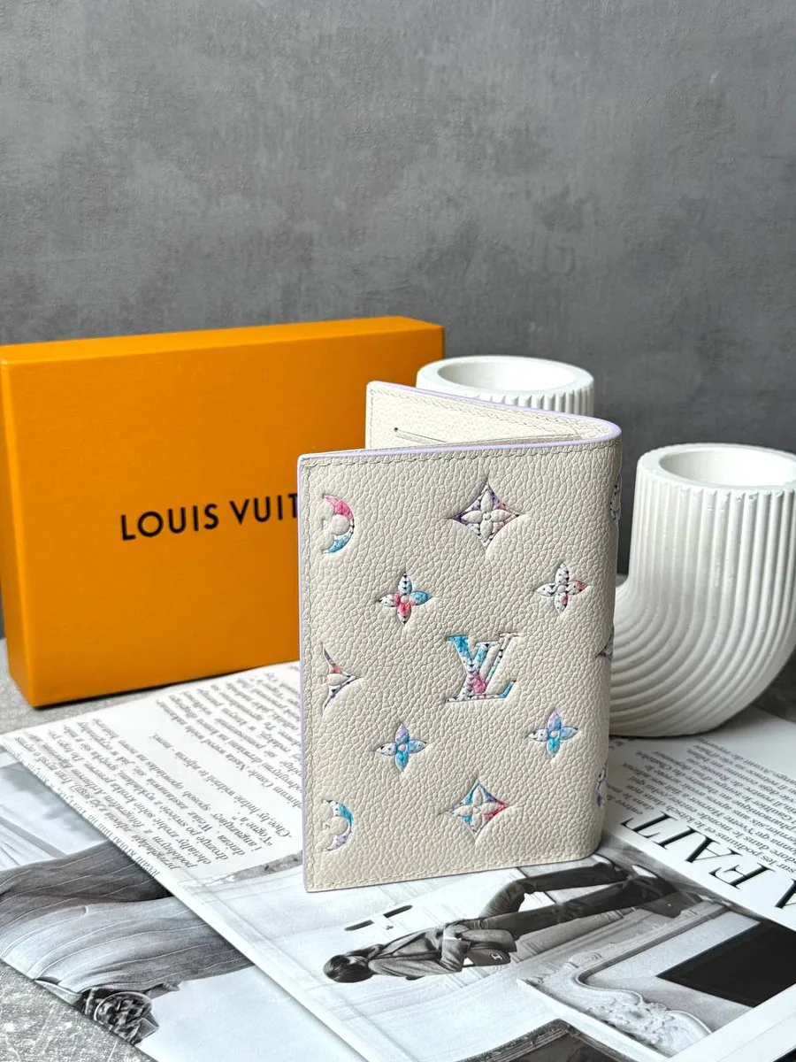 Обложка для паспорта LOUIS VUITTON — фото 2