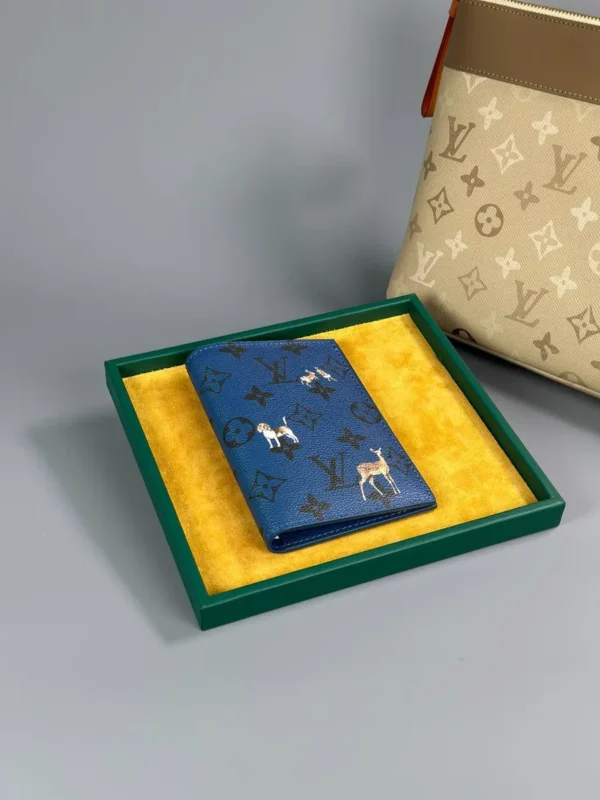 Обложка для паспорта LOUIS VUITTON
