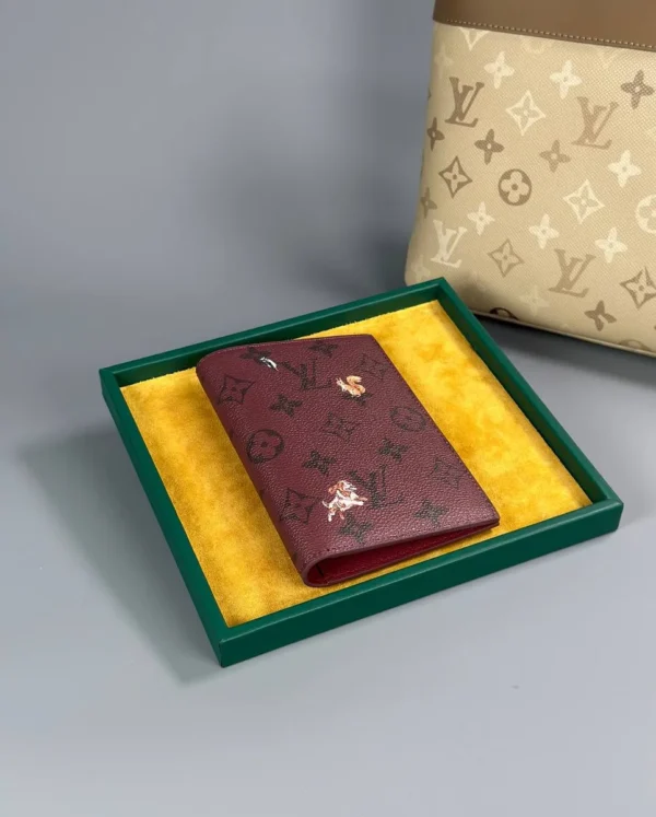 Обложка для паспорта LOUIS VUITTON