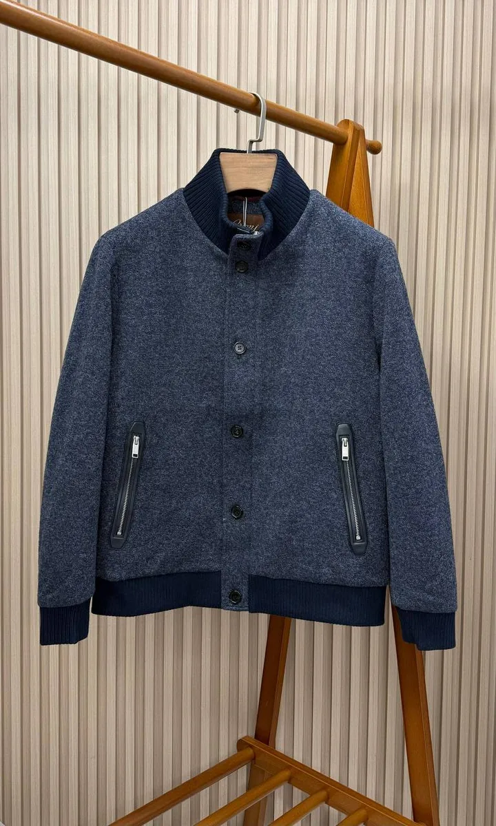 348058_1 Мужской бомбер Brioni тёмно-синего цвета, артикул 348058