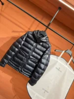 Мужская куртка Moncler чёрного цвета, артикул 348353 — фото 3