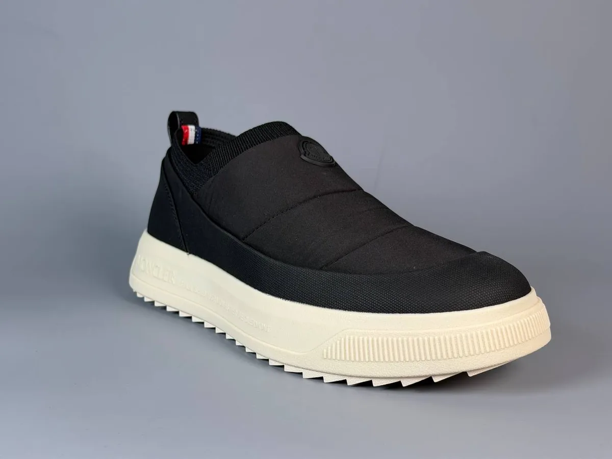 349007_1 Мужские слипоны Moncler чёрного цвета, артикул 349007