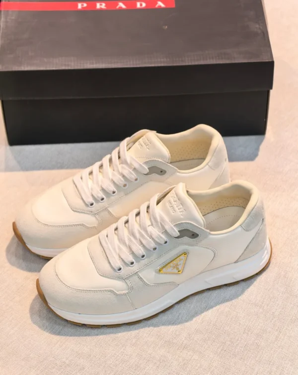 Мужские кроссовки Prada белого цвета, артикул 348502