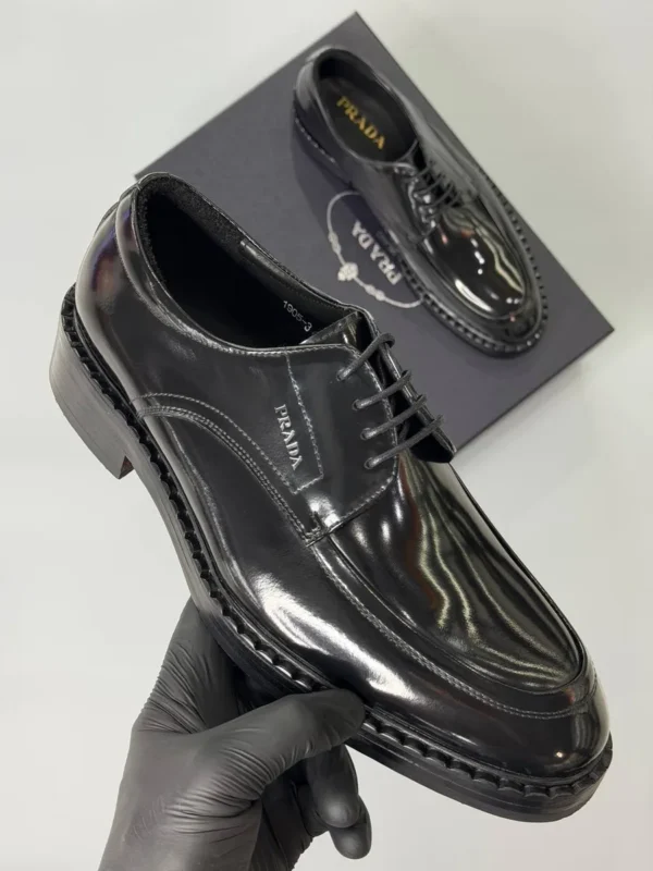 Мужские дерби Prada чёрного цвета, артикул 348478