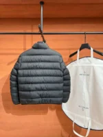 Мужская куртка Moncler чёрного цвета, артикул 348706 — фото 2