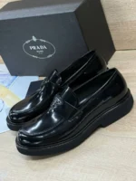 Мужские лоферы Prada чёрного цвета, артикул 348991 — фото 3