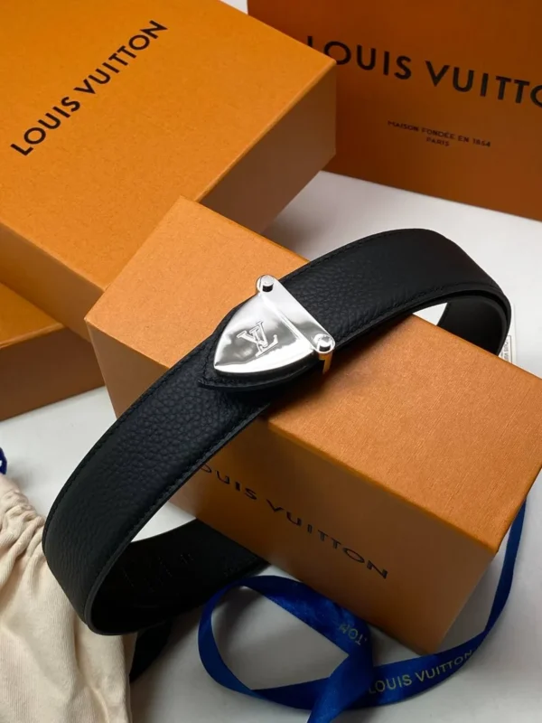 Мужской ремень Louis Vuitton чёрного цвета, артикул 348486