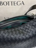 Мужская сумка мессенджер Bottega Veneta чёрного цвета, артикул 348622 — фото 3