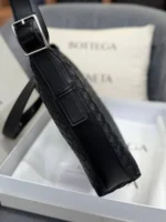 Мужская сумка мессенджер Bottega Veneta чёрного цвета, артикул 348622 — фото 4