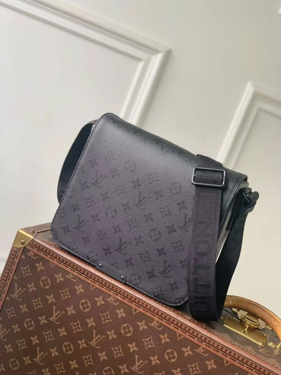 348677_1 Мужская сумка мессенджер Louis Vuitton чёрного цвета, артикул 348677