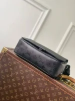 Мужская сумка мессенджер Louis Vuitton чёрного цвета, артикул 348677 — фото 5