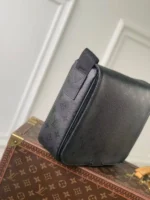 Мужская сумка мессенджер Louis Vuitton чёрного цвета, артикул 348677 — фото 6
