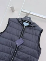 Женская безрукавка Prada чёрного цвета, артикул 348827 — фото 7