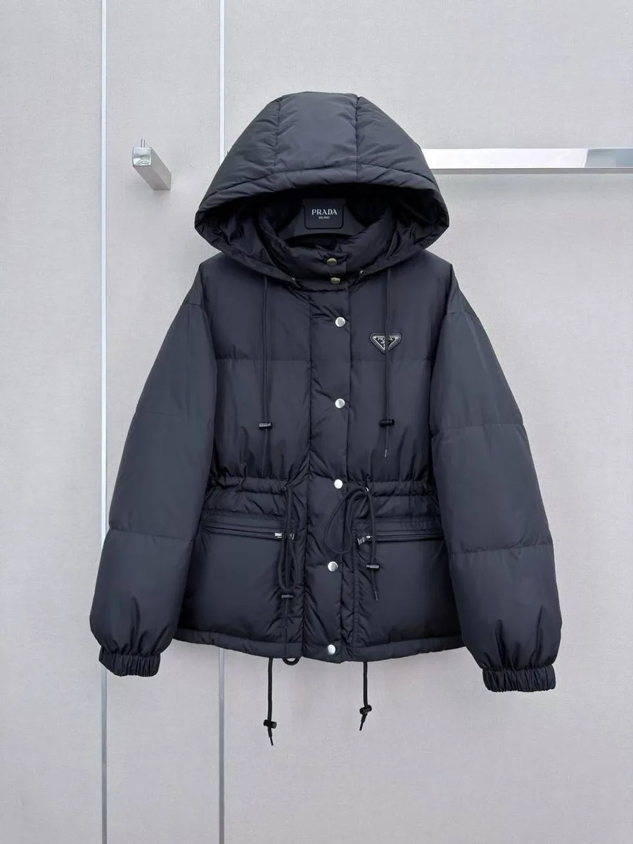 348824_1 Женская куртка Prada чёрного цвета, артикул 348824