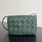 Мужская сумка мессенджер Bottega Veneta цвета хаки, артикул 348676
