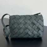 Мужская сумка мессенджер Bottega Veneta цвета хаки, артикул 348676 — фото 2