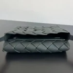 Мужская сумка мессенджер Bottega Veneta цвета хаки, артикул 348676 — фото 3