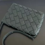 Мужская сумка мессенджер Bottega Veneta цвета хаки, артикул 348676 — фото 6