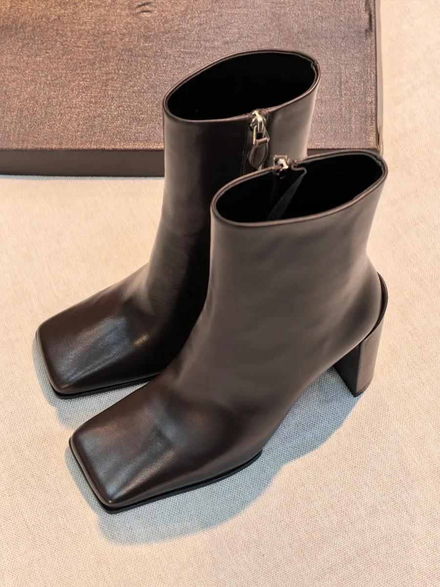 348799_1 Женские ботильоны Alaia коричневого цвета, артикул 348799