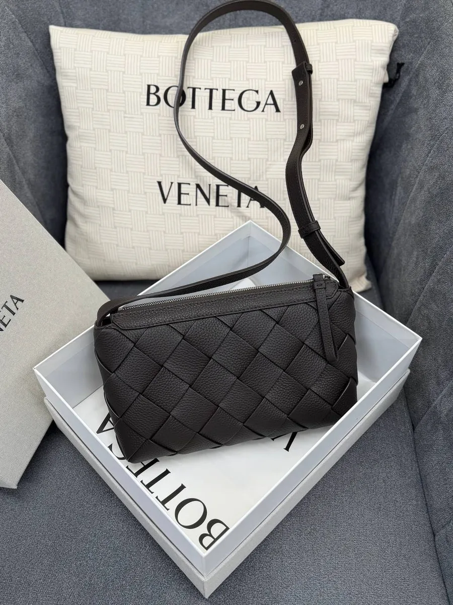 348624_1 Мужская сумка мессенджер Bottega Veneta коричневого цвета, артикул 348624