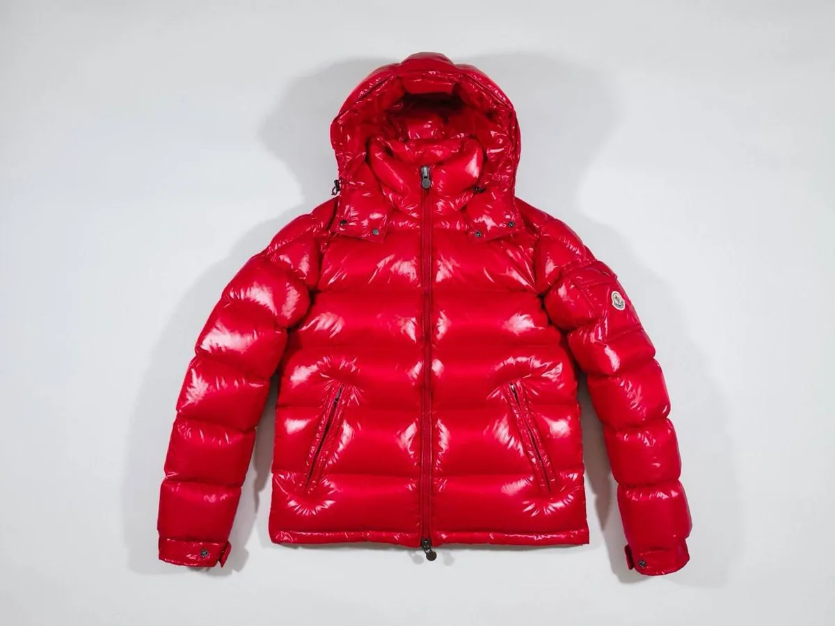 348625_1 Мужская куртка Moncler красного цвета, артикул 348625